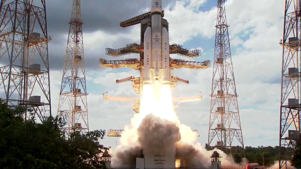 India Luncurkan Roket Chandrayaan-3 Untuk Menjelajahi Kutub Selatan ...